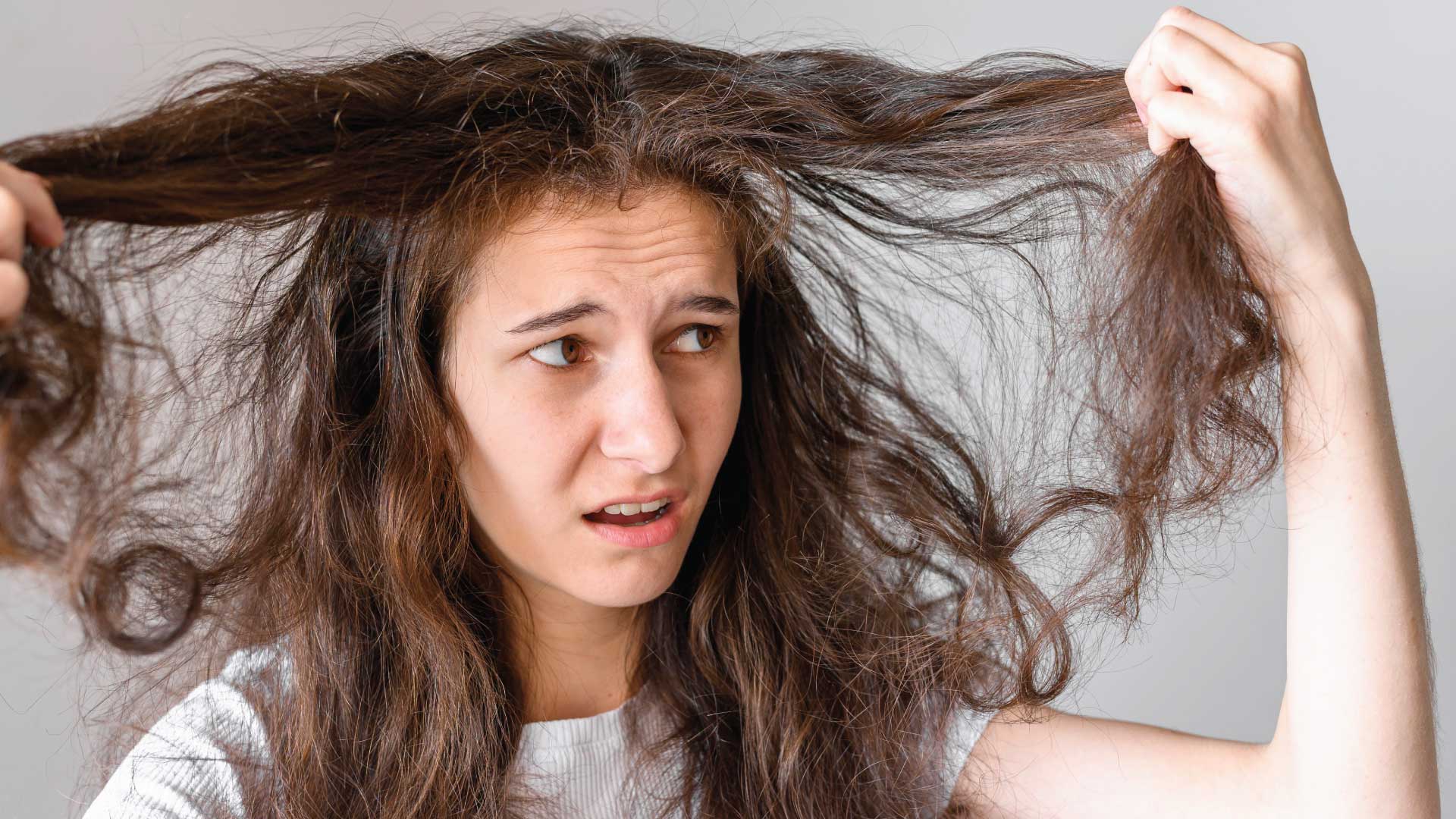 what causes frizzy hair